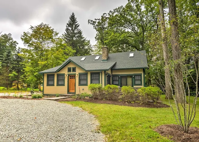 Sugar Berry-Remodeled Laughlintown Craftsman Home!