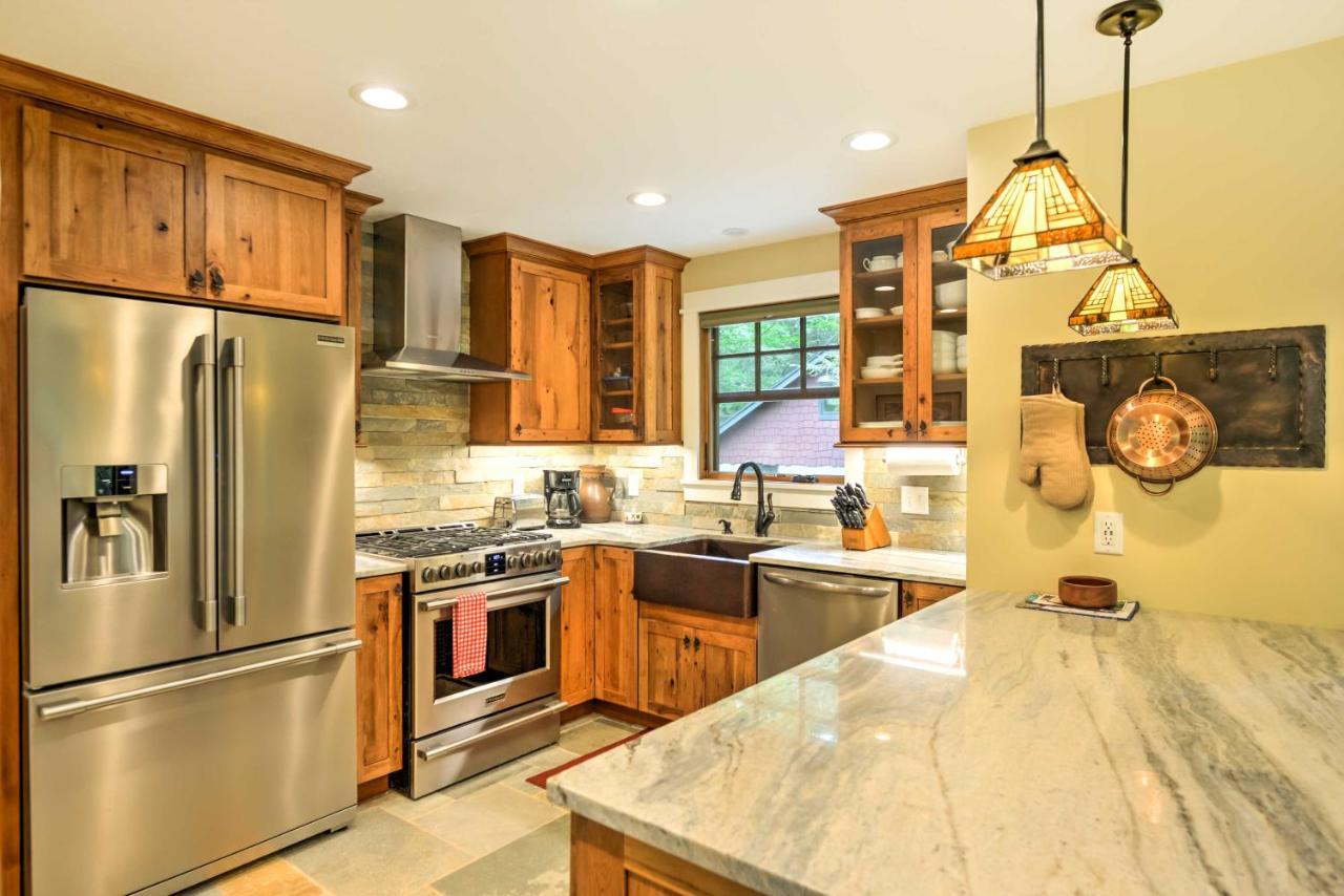 Holiday home Sugar Berry-remodeled Craftsman Home! *