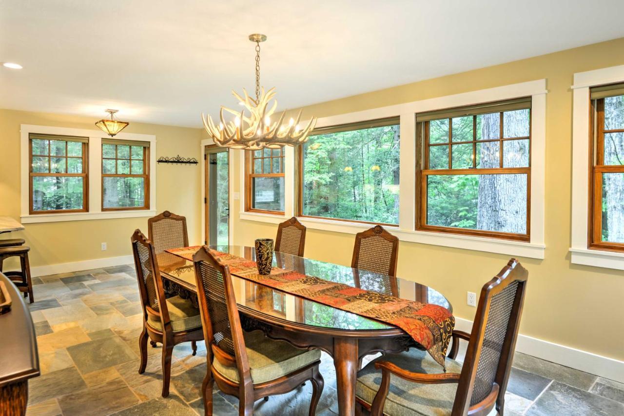 Holiday home Sugar Berry-remodeled Craftsman Home! Laughlintown